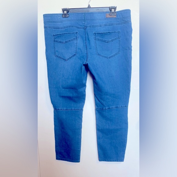 Kenneth Cole, women's pull on, denim Jean , high waist, stretch - Picture 4 of 8